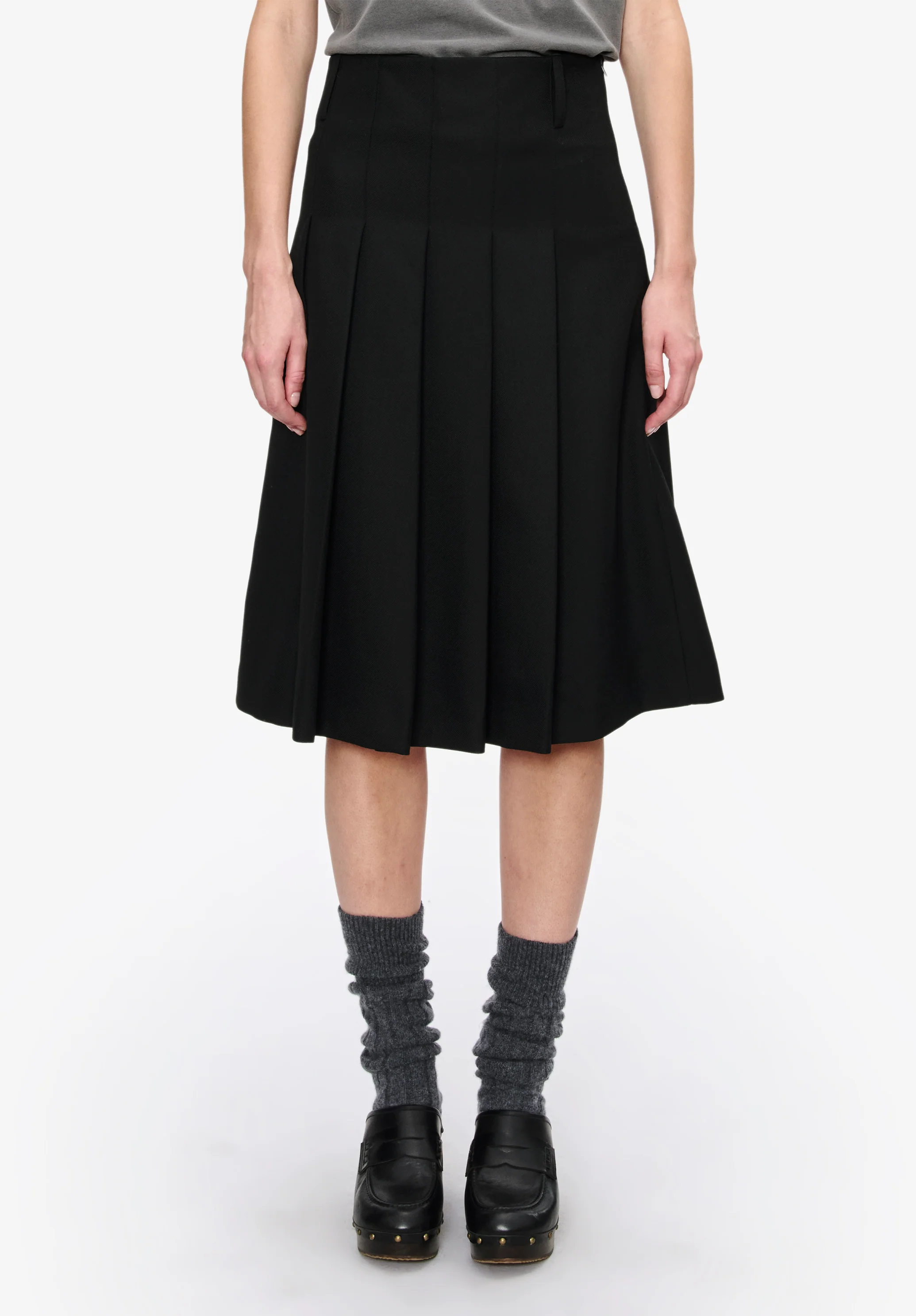 Long pleated skirt - Image 4